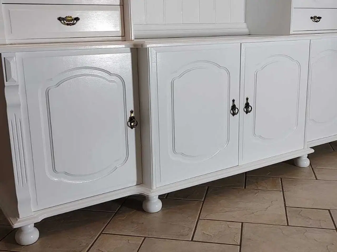 Billede 5 - Ny malet vitrineskab 