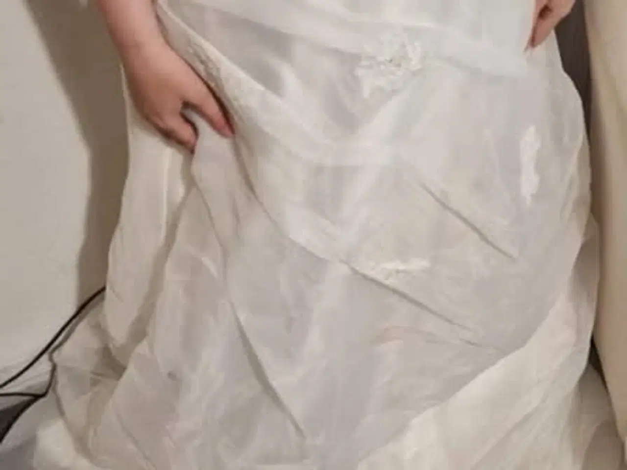 Billede 4 - LILLY Brudekjole str. L (40–42) – Som ny 