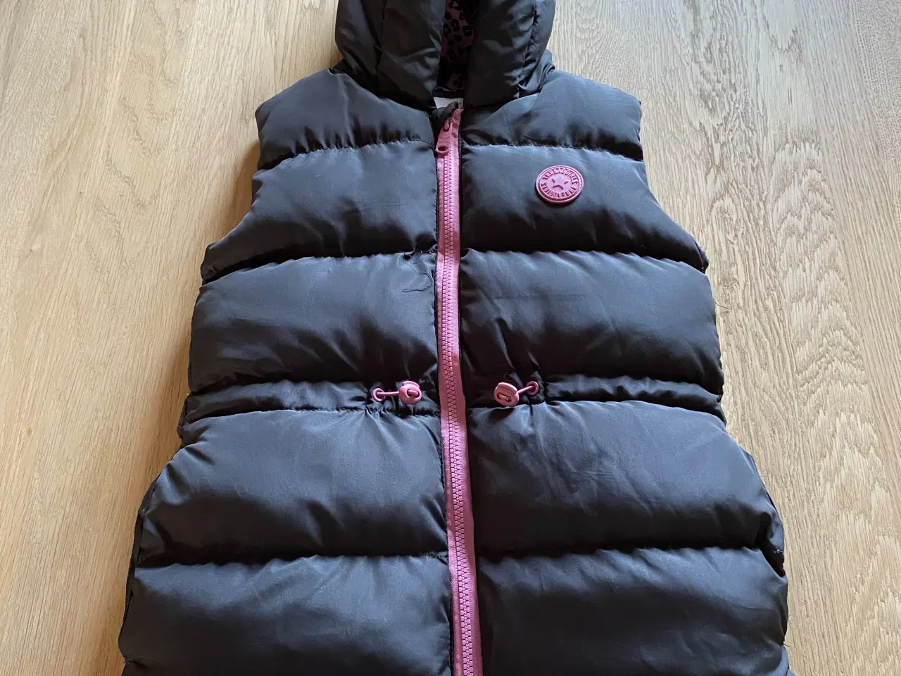 Billede 20 - Pompdelux kjole. 122/ 128. shorts mm