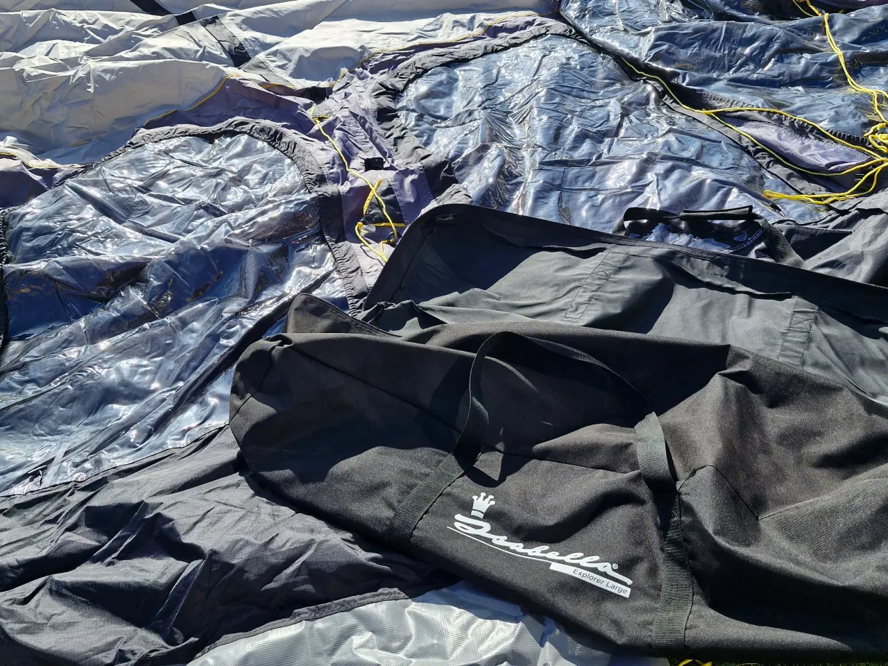 Billede 4 - Isabella explorer nærmest nyt rejsefortelt 