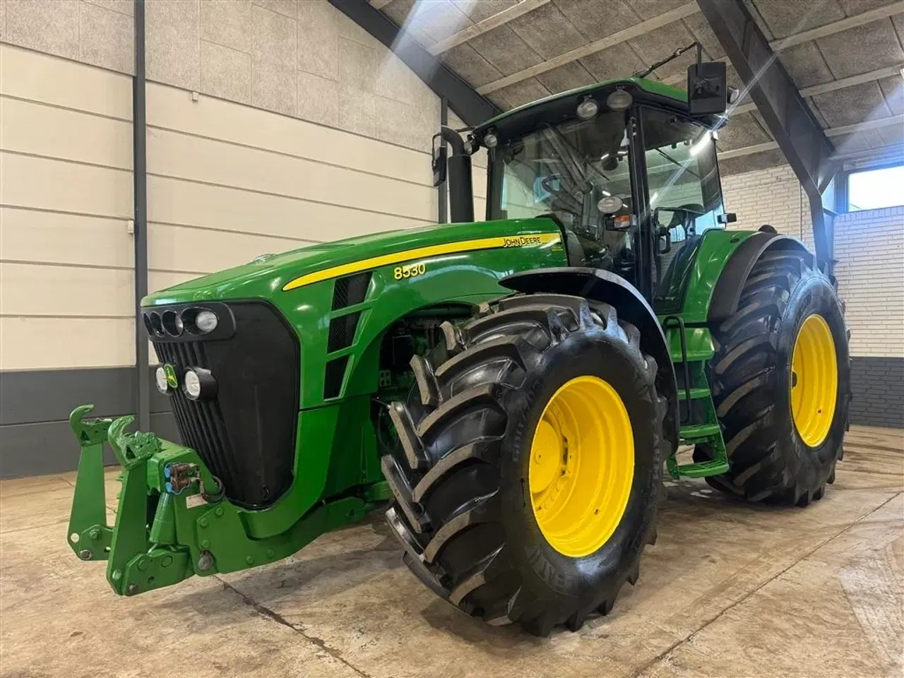 Billede 1 - John Deere 8530 Autopower Monteret med luft, frontlift og står på nye dæk.