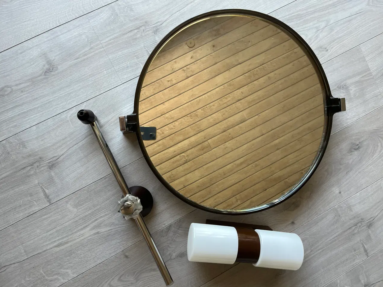 Billede 1 - Spejl (badeværelse) 48/56cm