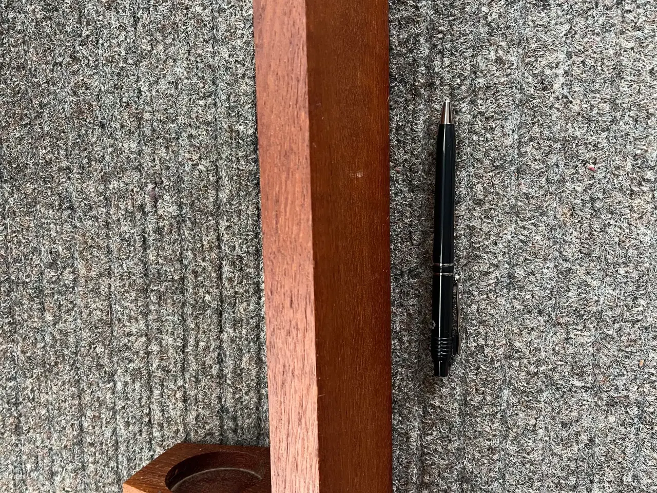 Billede 3 - Teak væg-lysestage med blå minihaller. Giv bud.