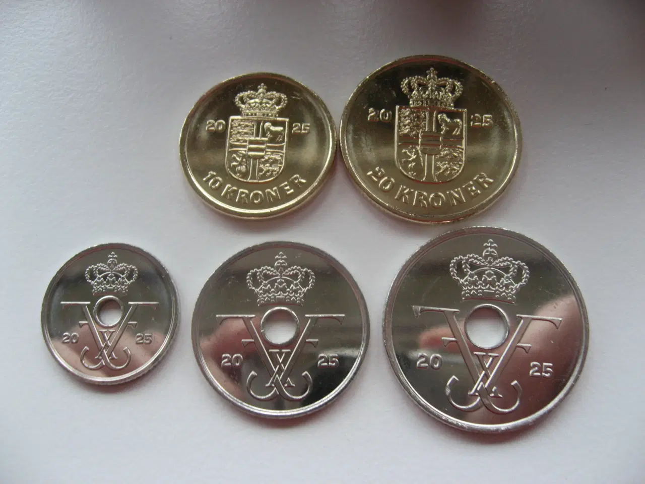 Billede 2 - Komplet sæt 2025 mønter NYE/UNC fra rulle