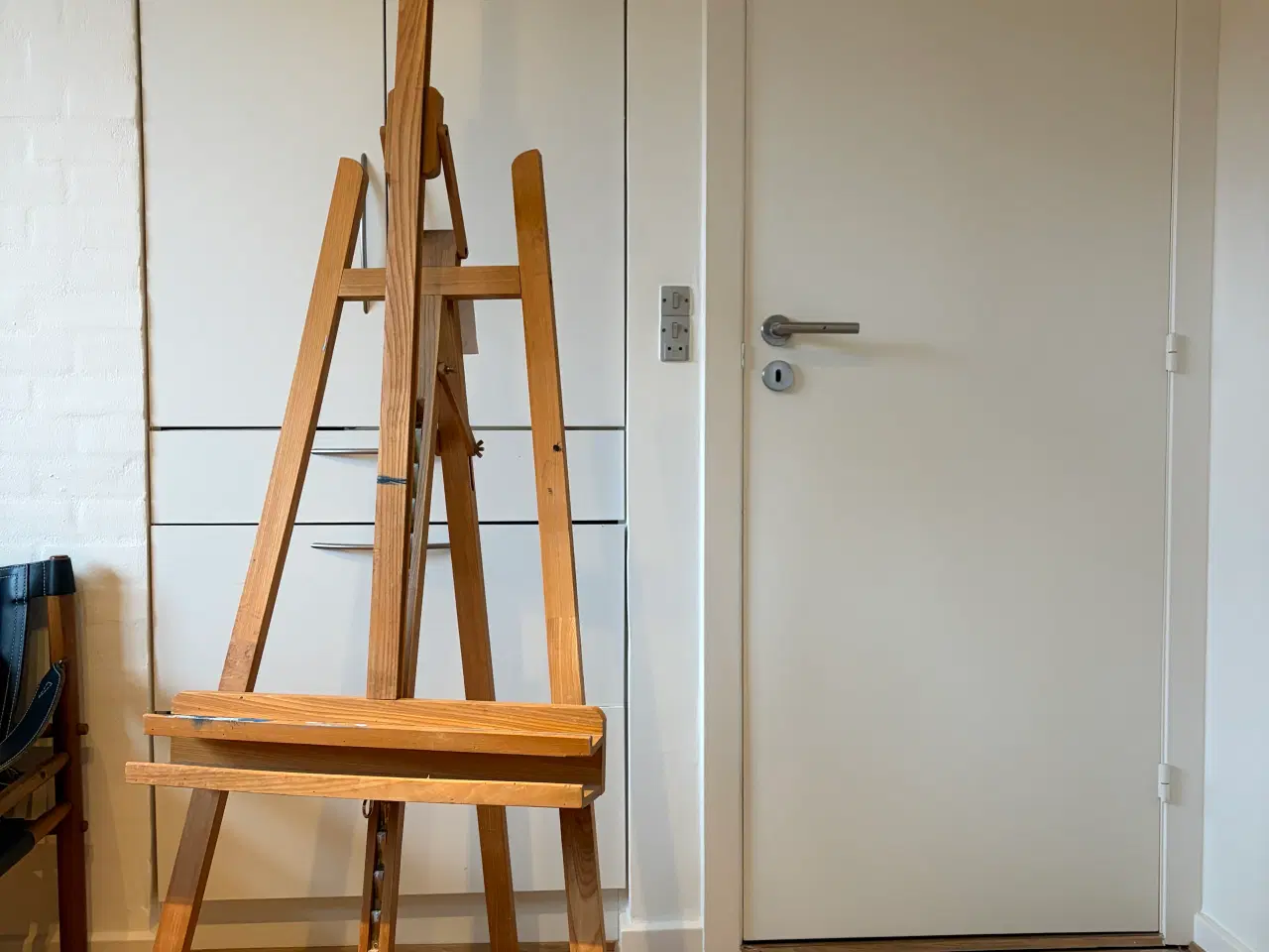 Billede 1 - Staffeli til malerier - let at indstille