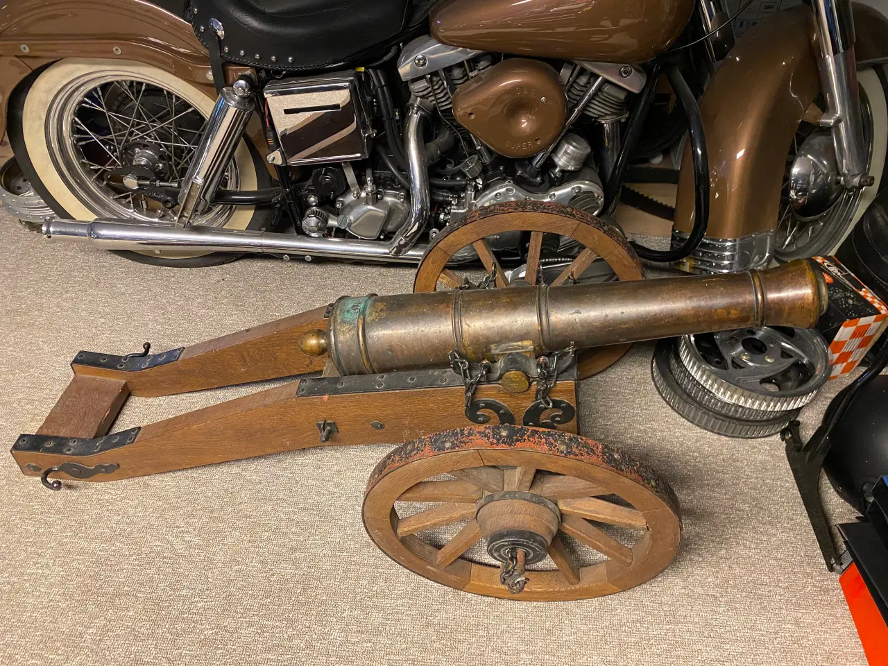 Billede 1 - Salutkanon, -evt. til dekoration.