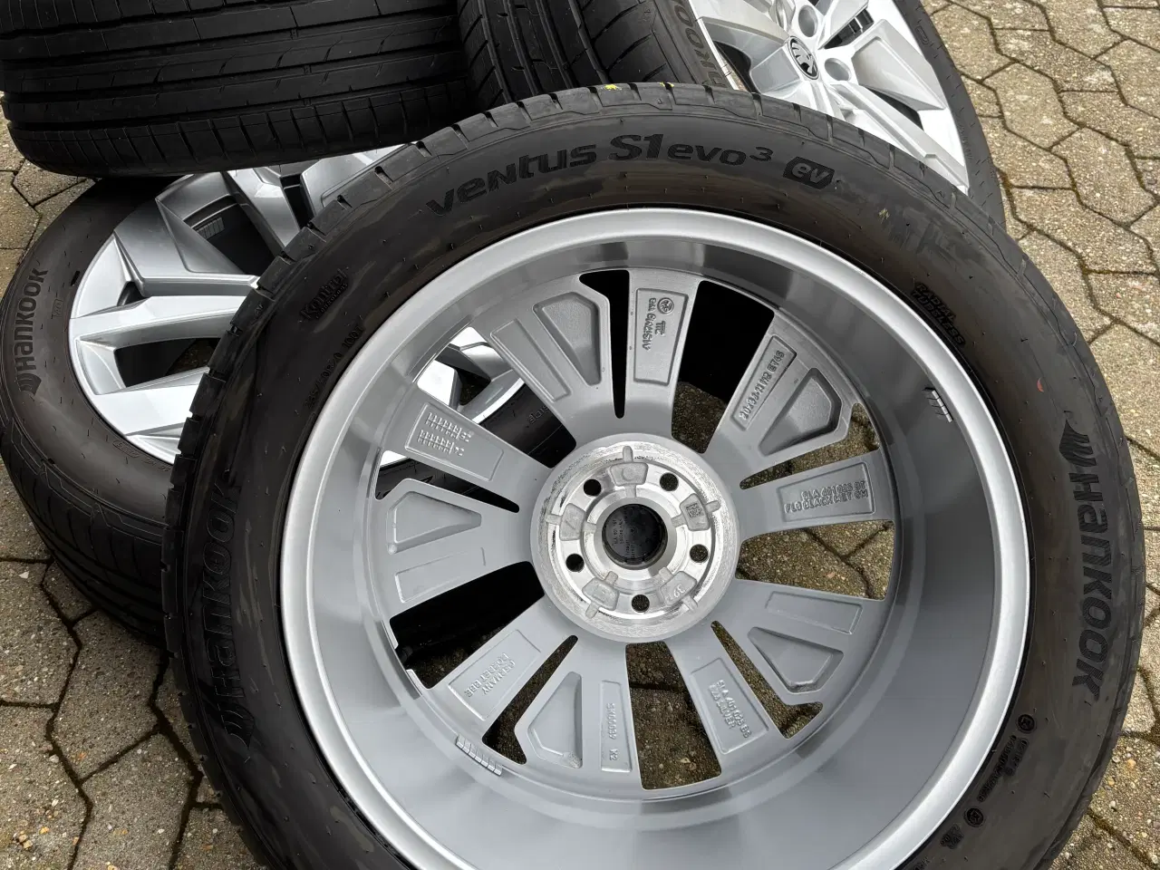 Billede 3 - 4 stk.  20 " alufælge med Hankook 235/50 R20 