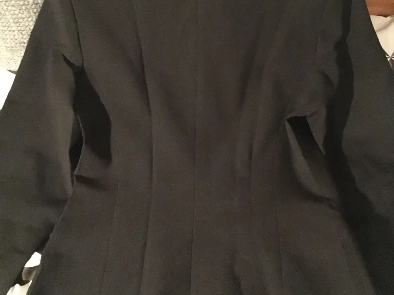 Billede 5 - Lang sort jakke til salg