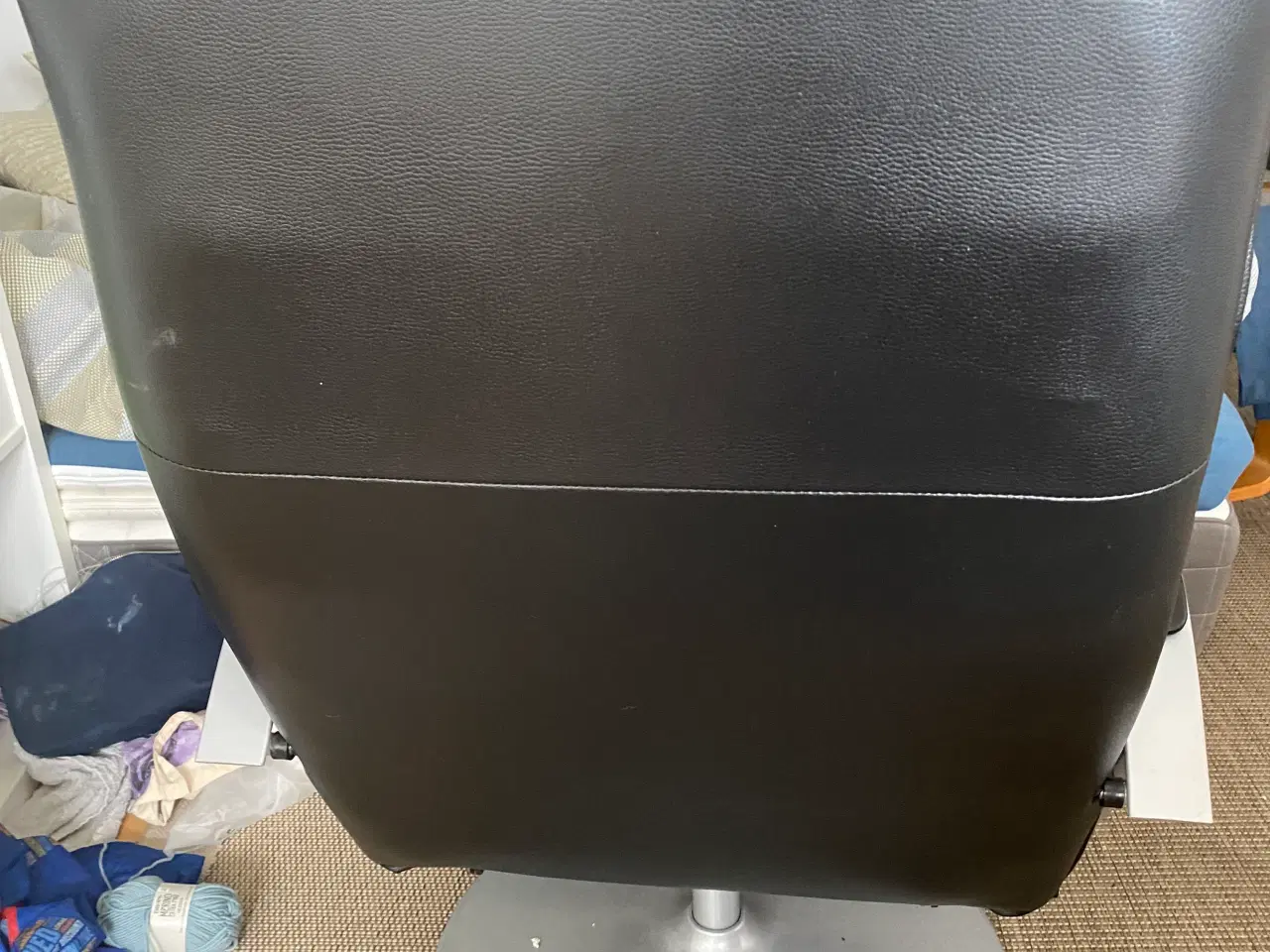 Billede 1 - Sort lænestol med fodskammel