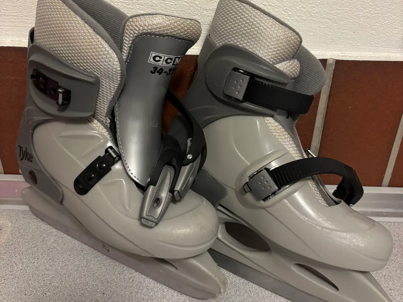 Billede 1 - Skøjtestøvler str 34-37