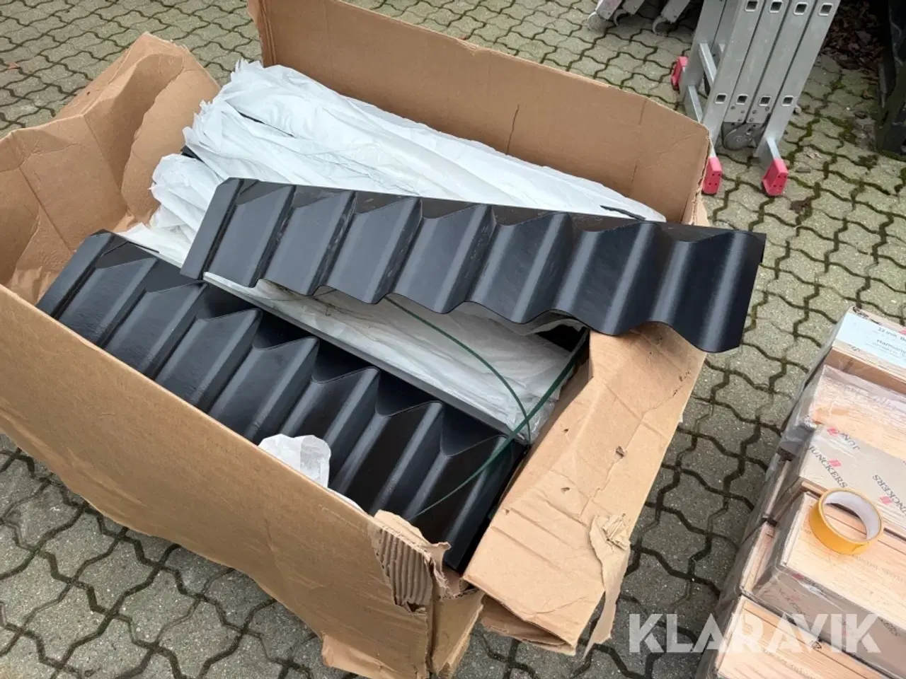 Billede 1 - Formstykker Swisspearl 20 graders tag sort 60 styk