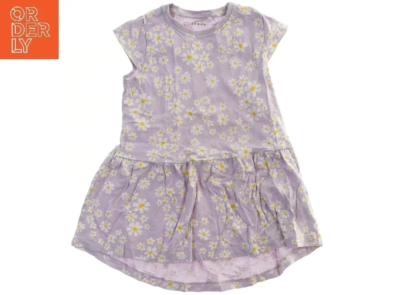 Billede 1 - Lilla kjole med blomster  (str. 104)