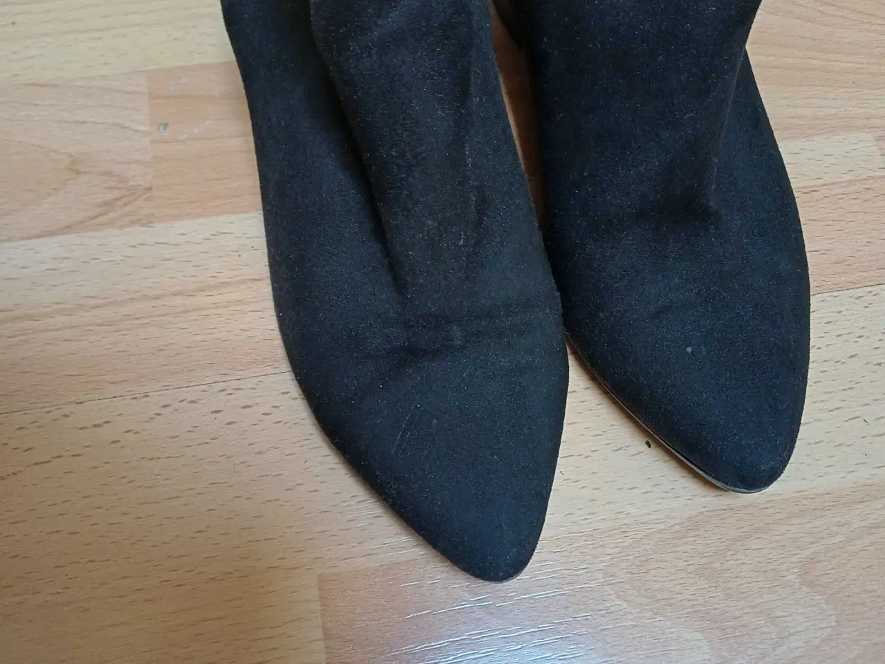 Billede 4 - Sorte ruskind ankelstøvle tamaris 