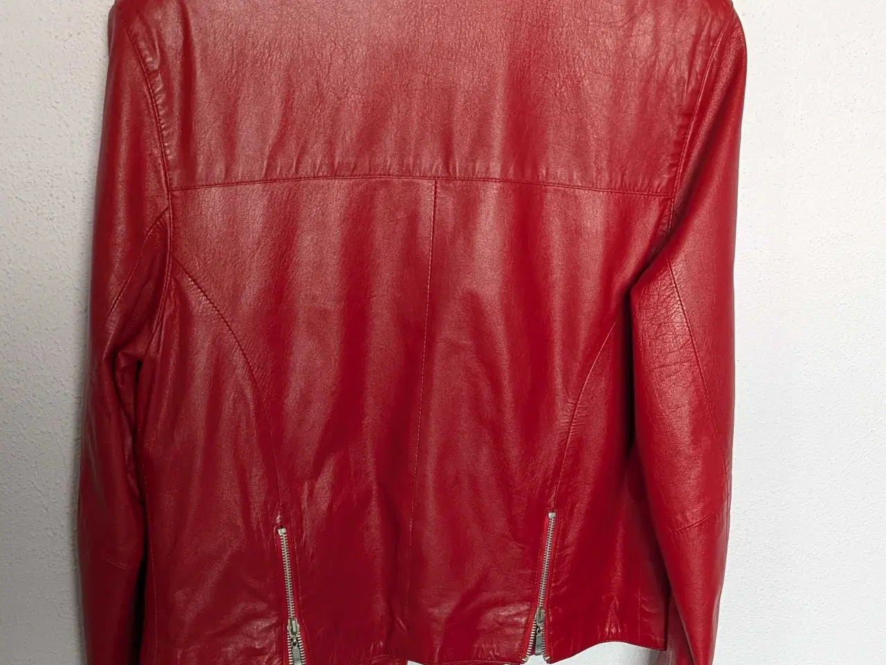 Billede 2 - Skindjakke i lammeskind, rød 