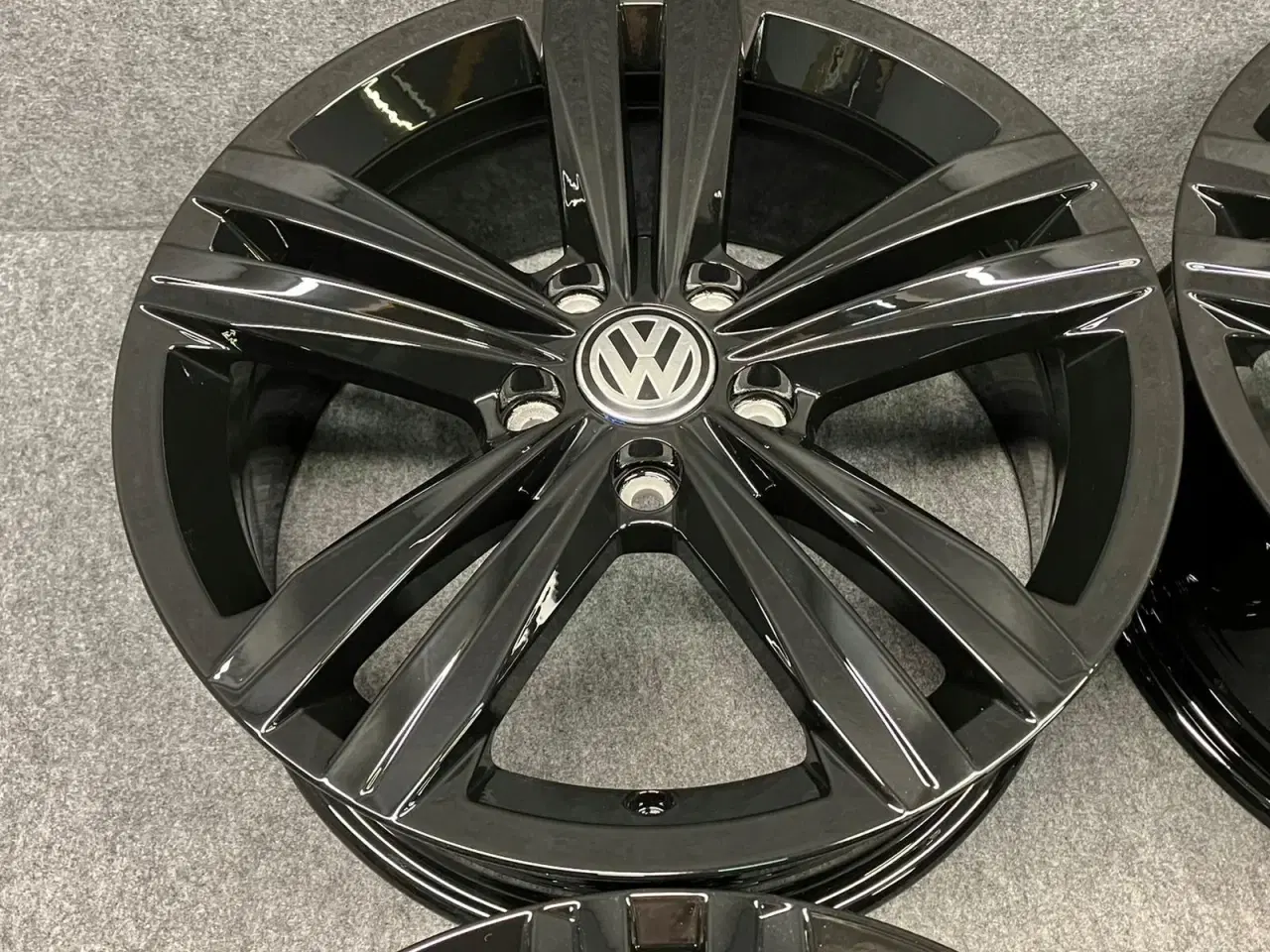 Billede 2 - ALUFÆLGE VW PASSAT ARTEON SEBRING 3G0 17"