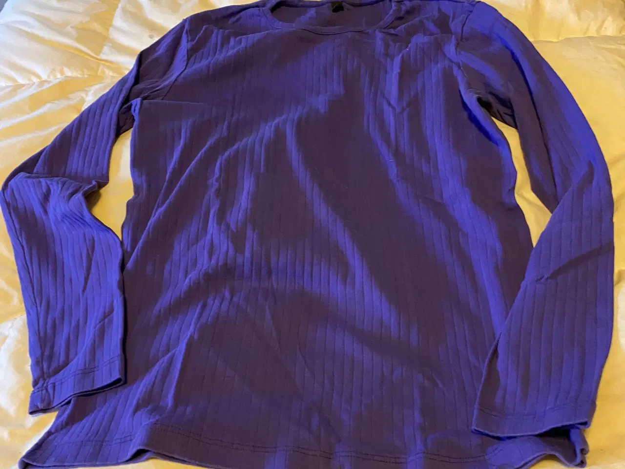 Billede 4 - T- Shirt i forskellige farver og mærker sælges.