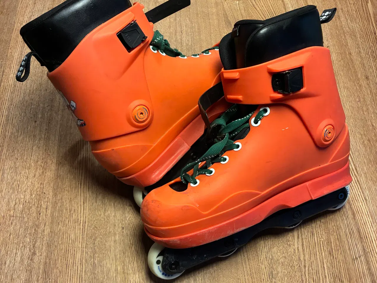 Billede 1 - Them trick rulleskøjter