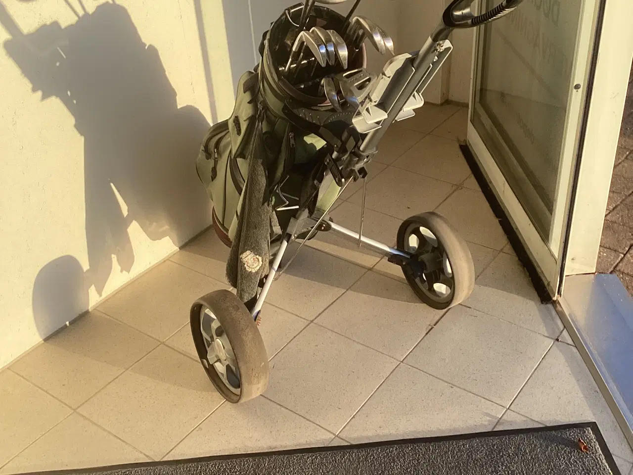 Billede 4 - Golfsæt  vogn,bag,køll/jern billig start