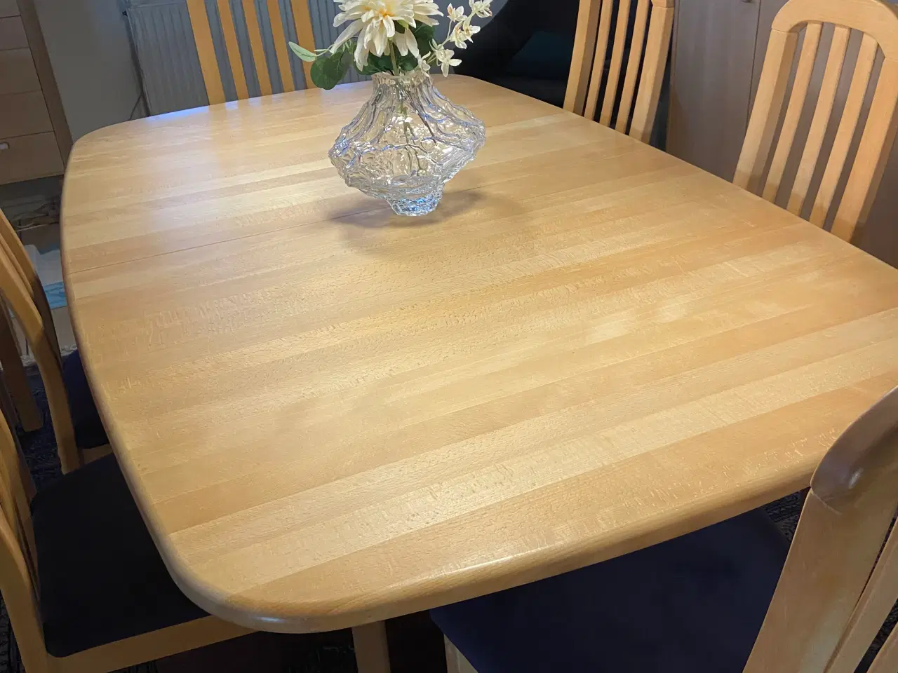 Billede 3 - Spisebord bøg incl 2 plader og 8 stole