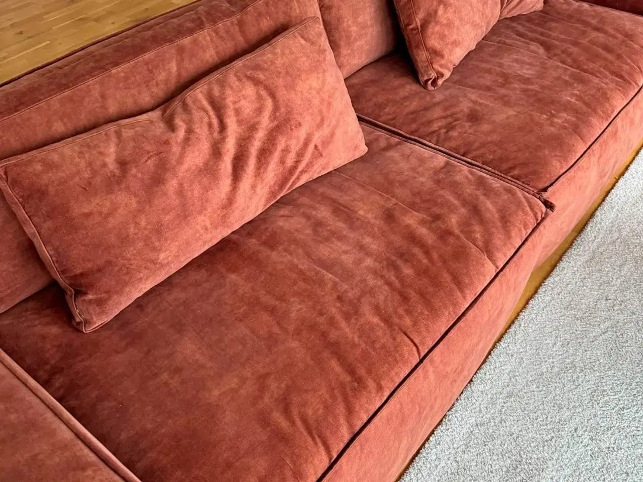 Billede 1 - Rustfarvet sofa KØBES