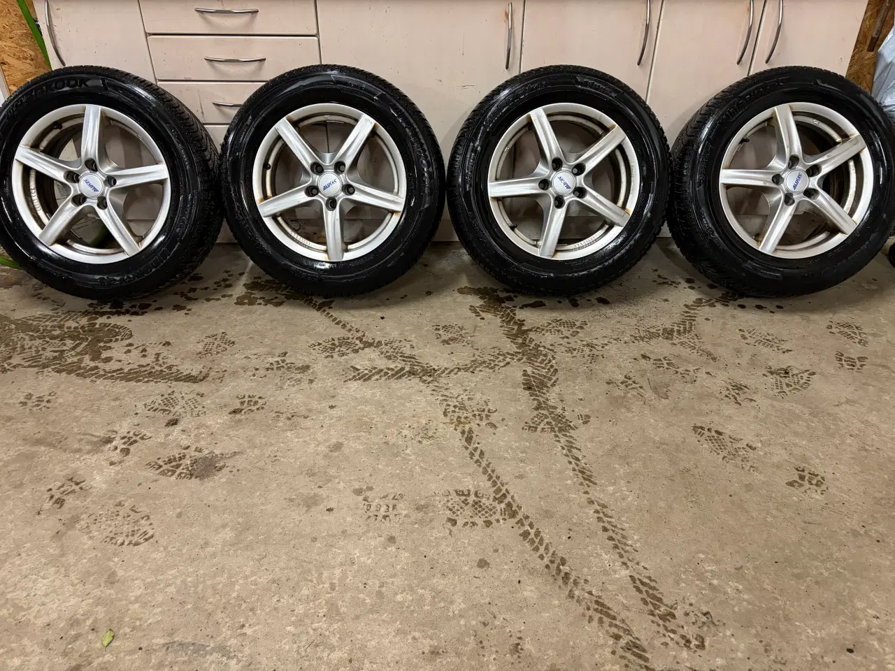 Billede 1 - Hankook helårsdæk på alufælge