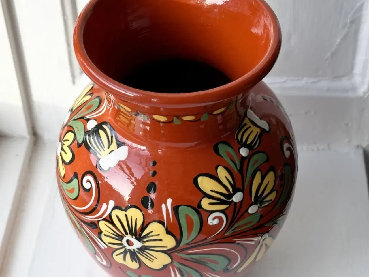 Billede 6 - Keramikvase m folklore-mønster