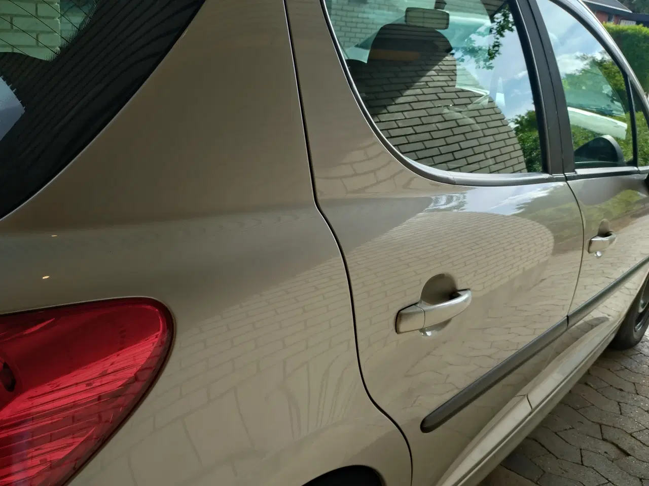 Billede 9 - Pæn og velholdt Peugeot 207  