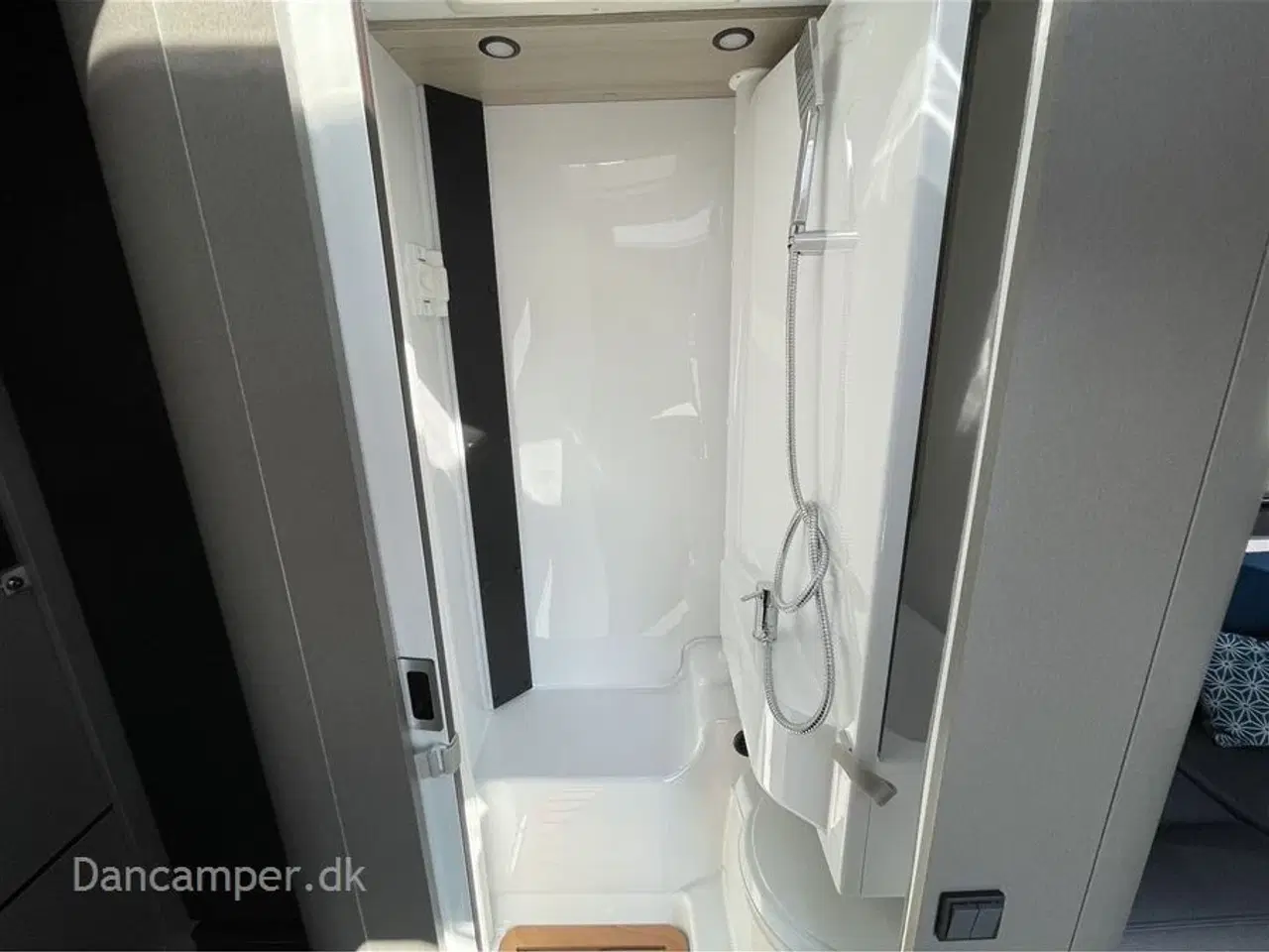 Billede 21 - 2024 - Chausson X650 Exclusive line   Messepris 1.019.900,- SPAR kr. 50.000,- Camper med stor Lounge og siddegruppe, 9-trins automatgear, sænkeseng, stor garage, specialfælge, Artic, Connect- og X-tilbehørspakke ,