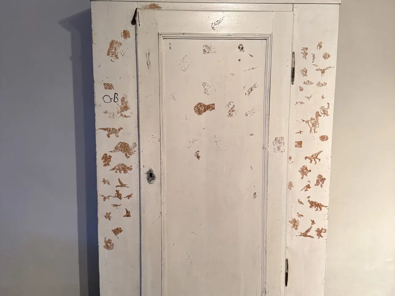 Billede 1 - Antikt Karlekammerskab med hylder - skal males