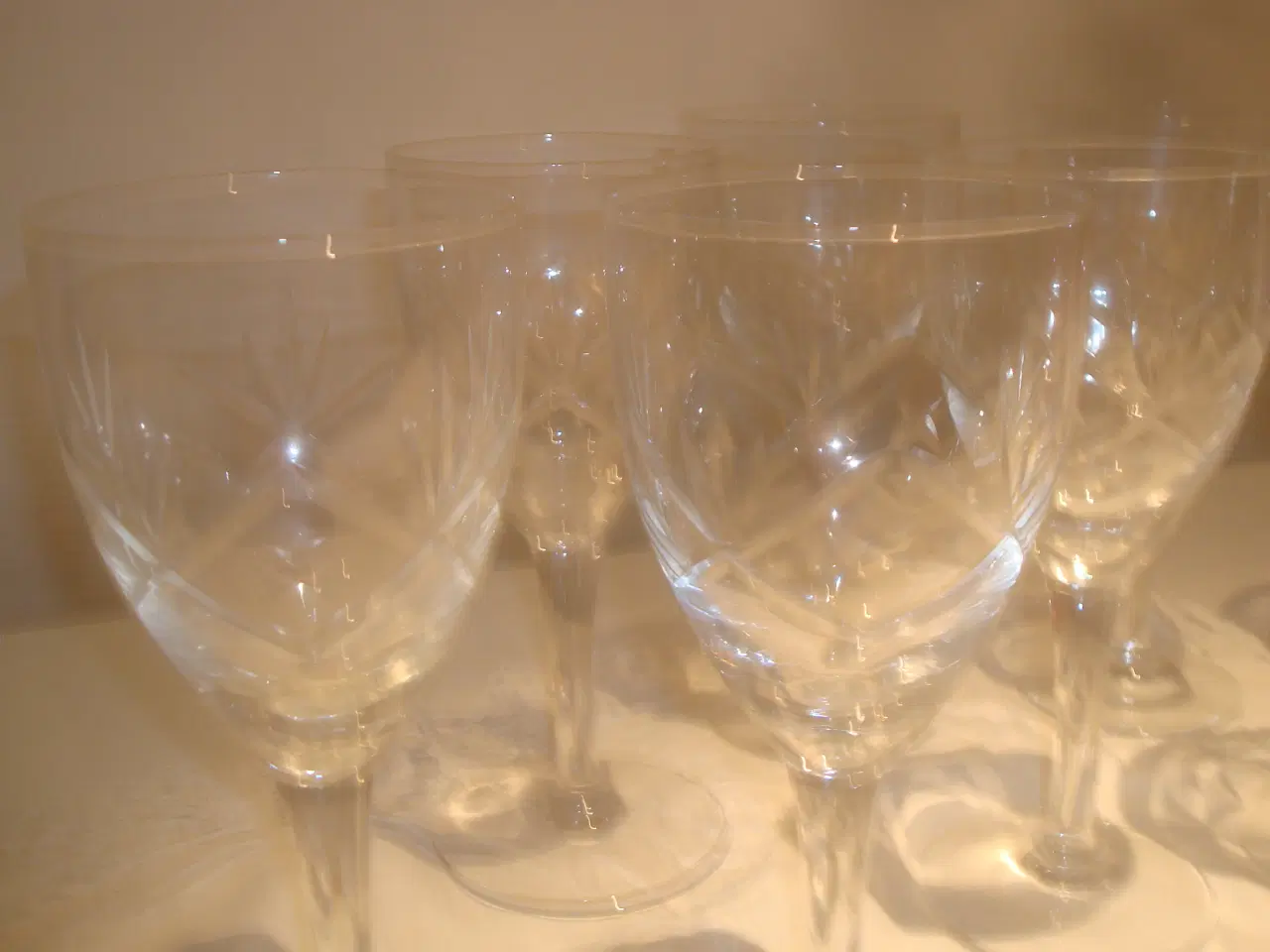 Billede 1 - ULLA STORE RØDVIN 18.3 - 18.5 cm, flotteste stand