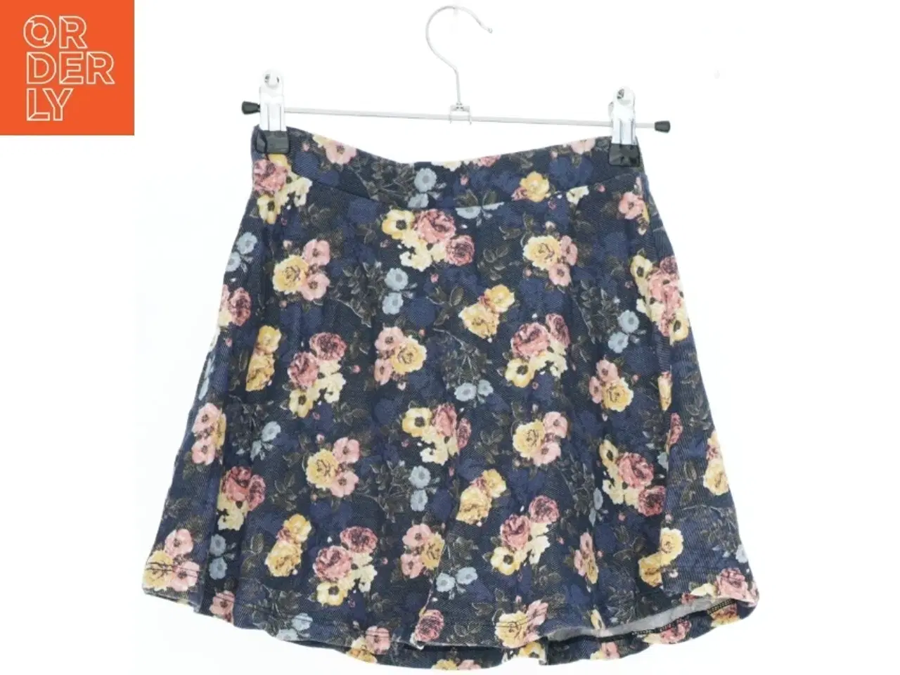 Billede 2 - Blomstret nederdel fra F&F (str. 110)