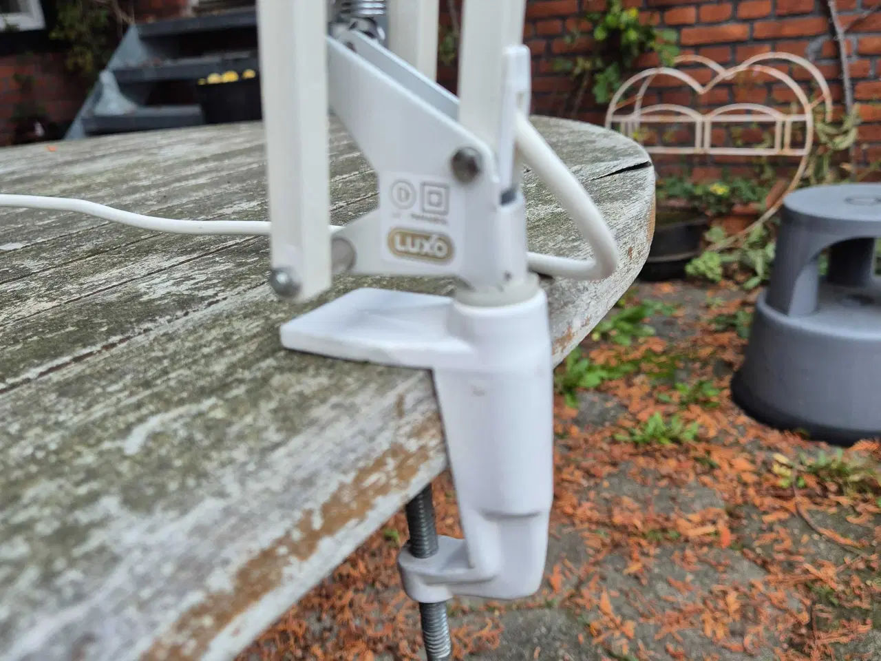 Billede 12 - Hvid arkitektlampe fra Luxo med parabolskærm