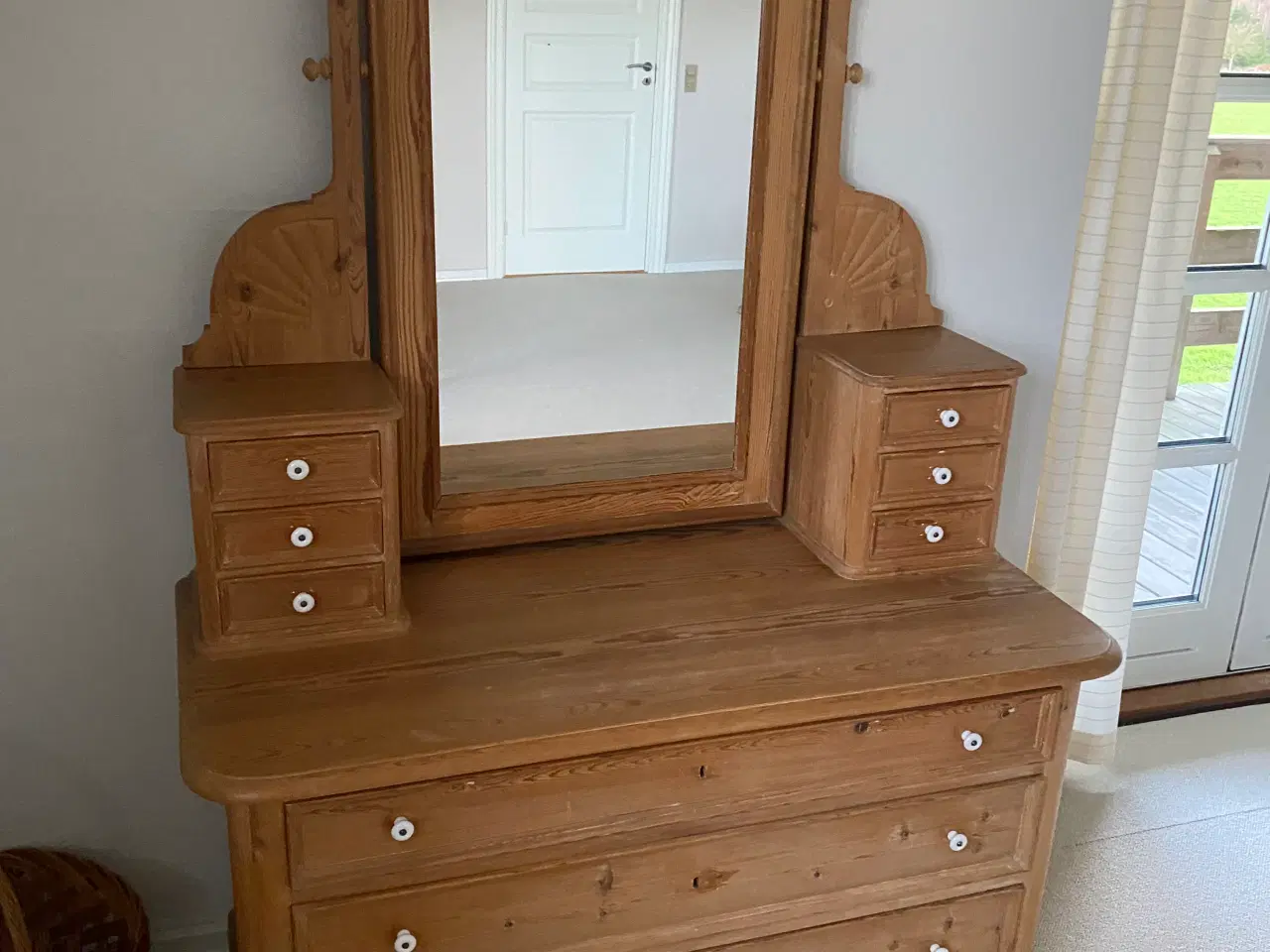 Billede 1 - Flot gammel chatol med spejl