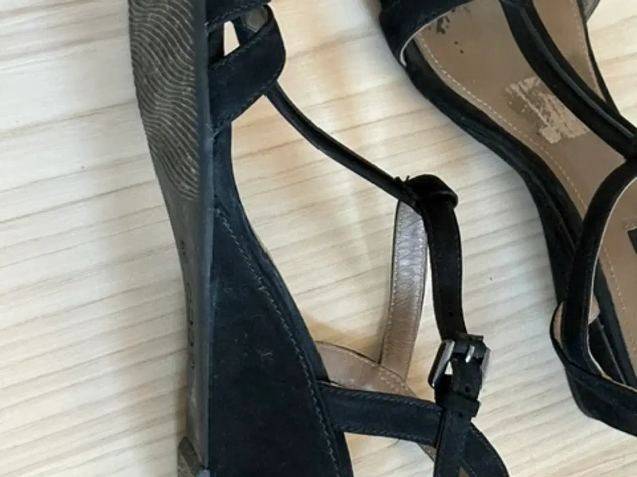 Billede 3 - Ecco sandal med kilehæl, str. 39 brugt få gange