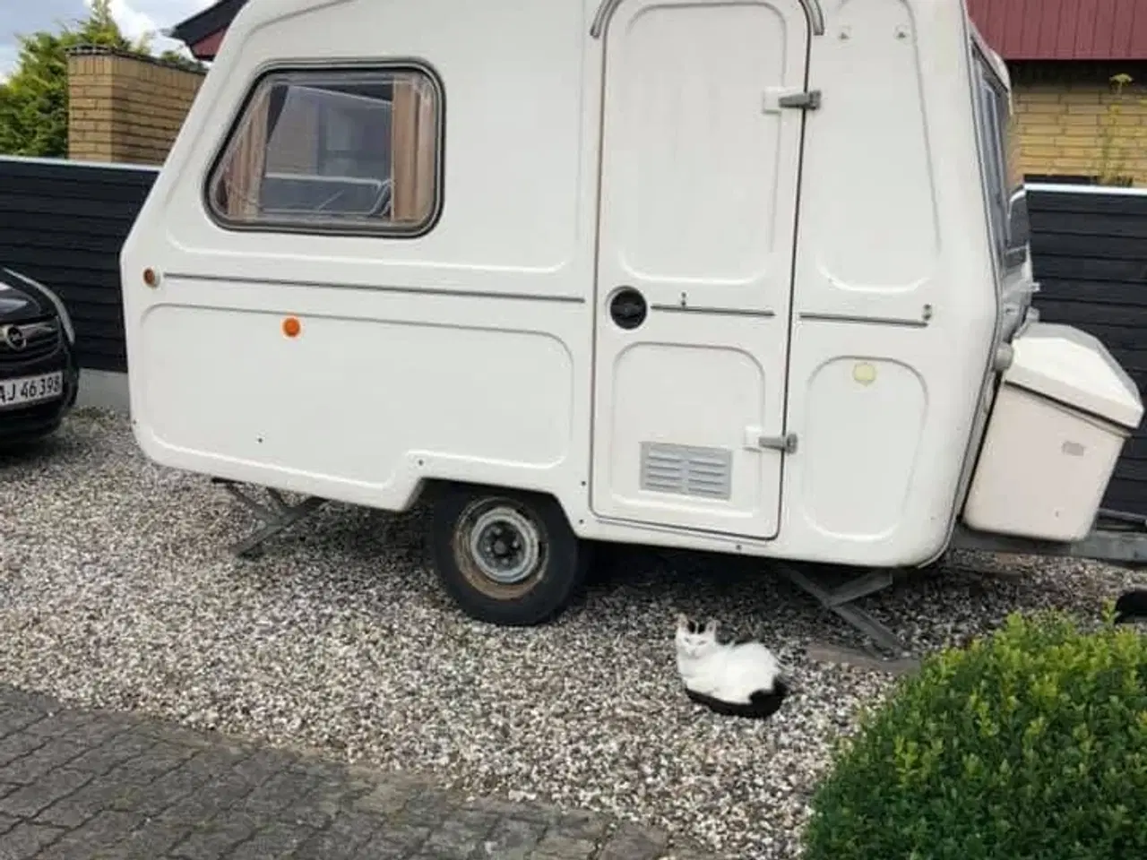 Billede 2 - Lille nyistandsat Safari campingvogn