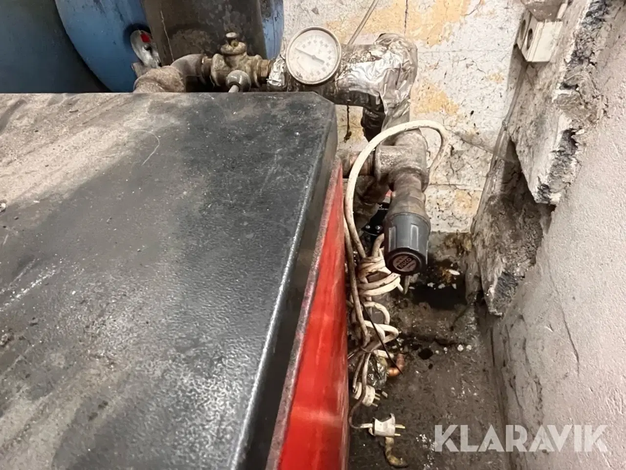 Billede 4 - Pillefyr med silo og skorsten