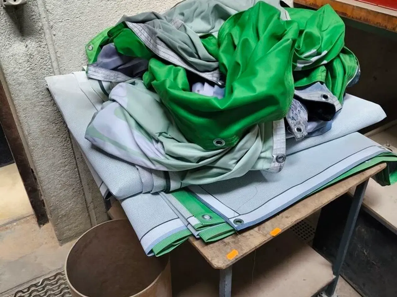 Billede 1 - Rullebord inkl. indhold