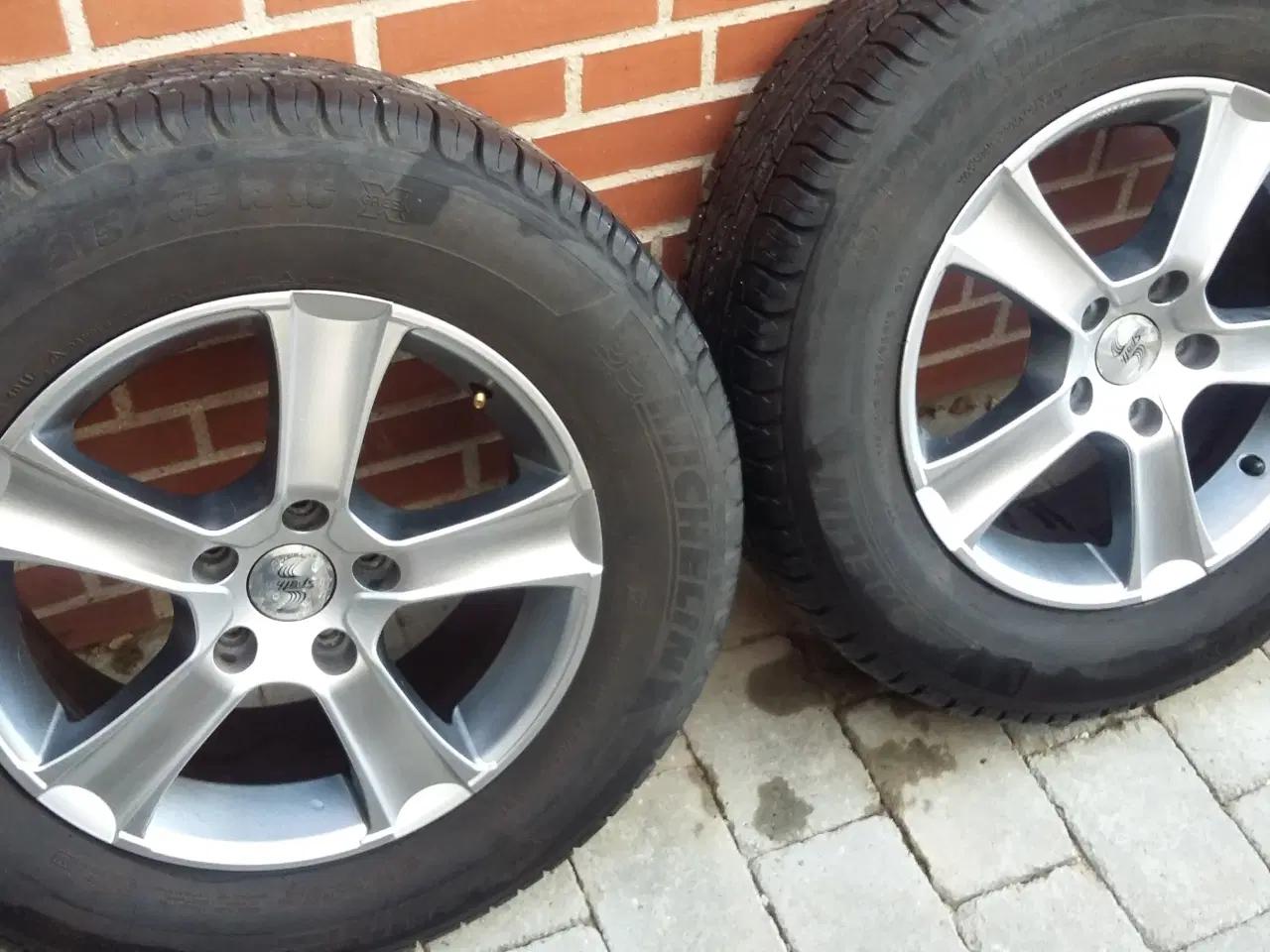 Billede 2 - Mazda, Nissan alufælge med sommerdæk.