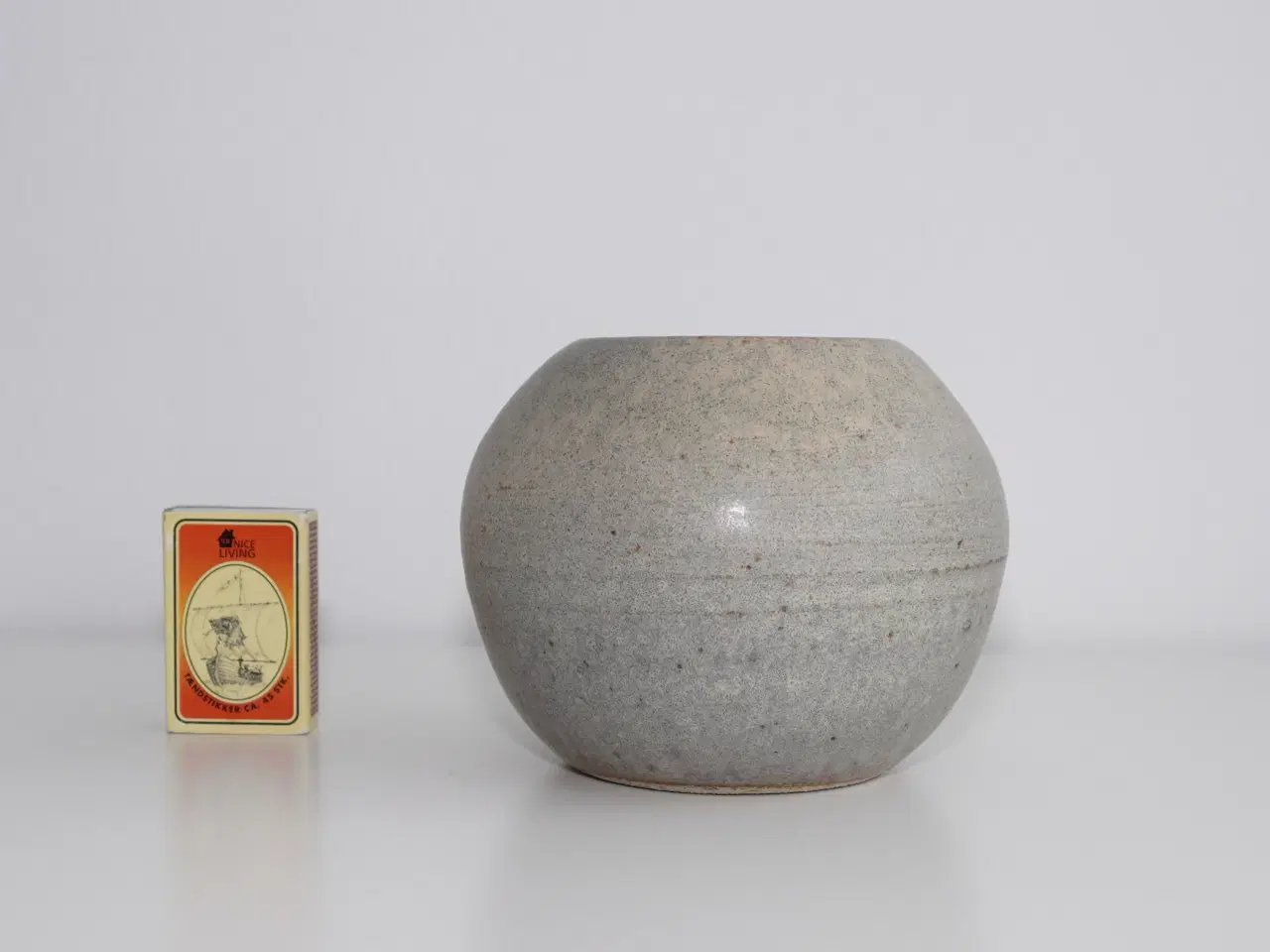 Billede 2 - Vase i keramik med grålig glasur – signeret