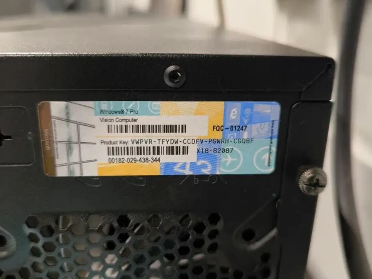 Billede 7 - Skrivebord inkl. indhold