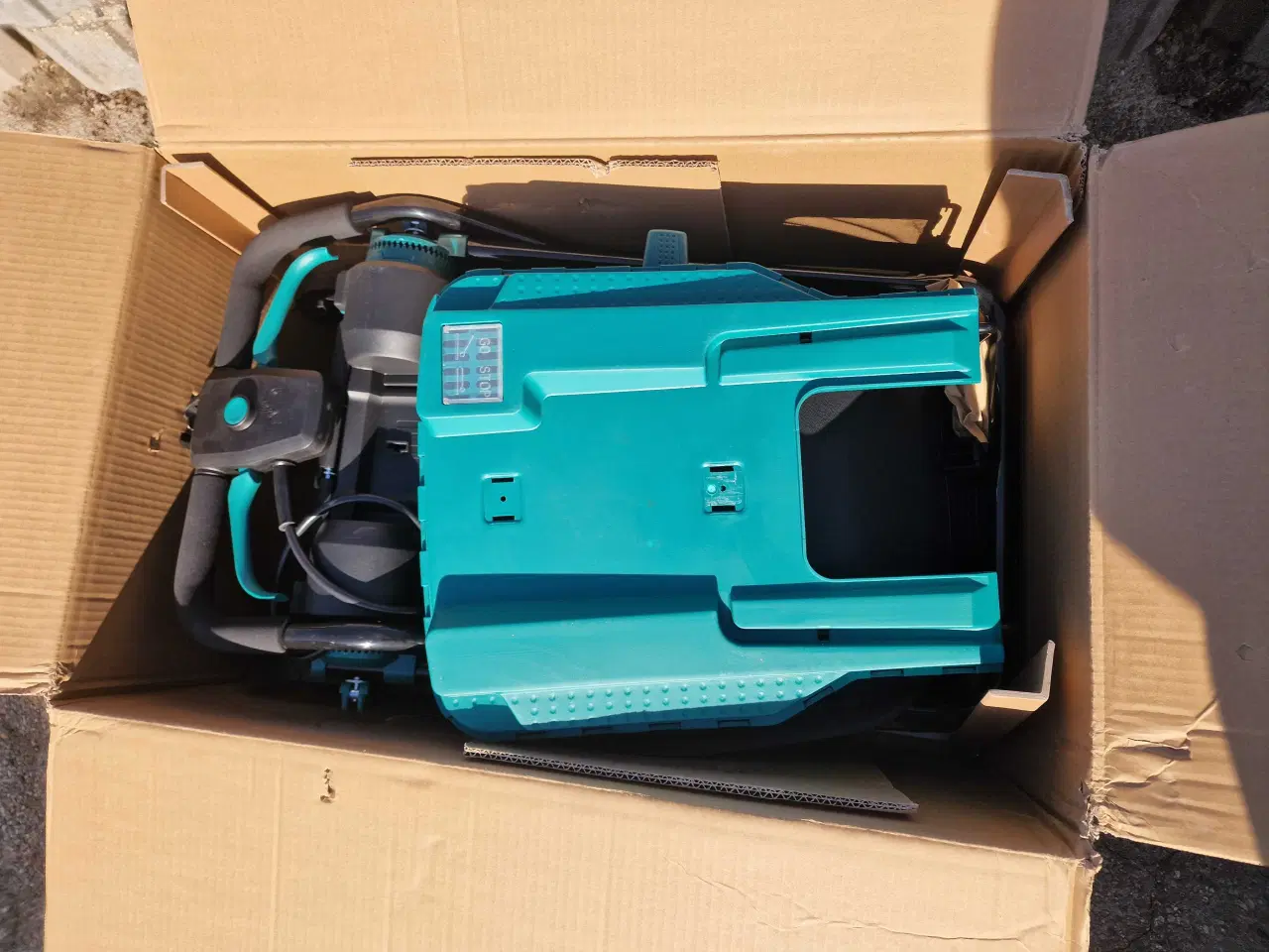 Billede 2 - Vonroc plæneklipper i kasse sælges evt med 