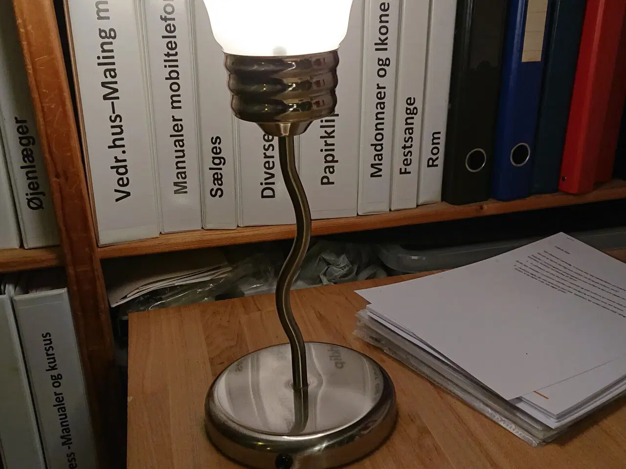 Billede 1 - Bordlampe ligner pære