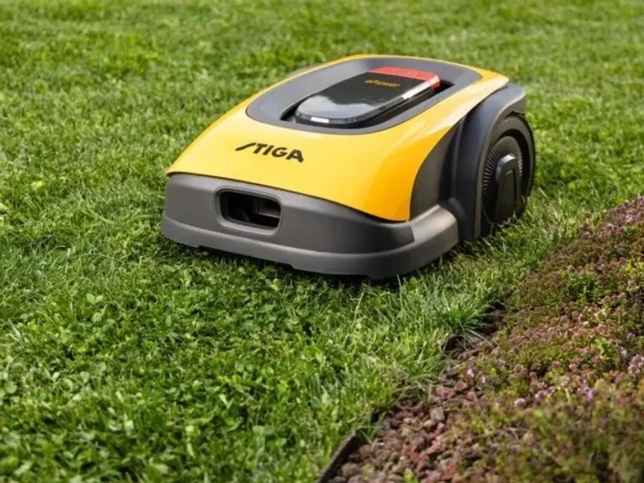 Billede 2 - STIGA A 500 robotplæneklipper – Perfekt plæne uden kanttråd - 500 m2