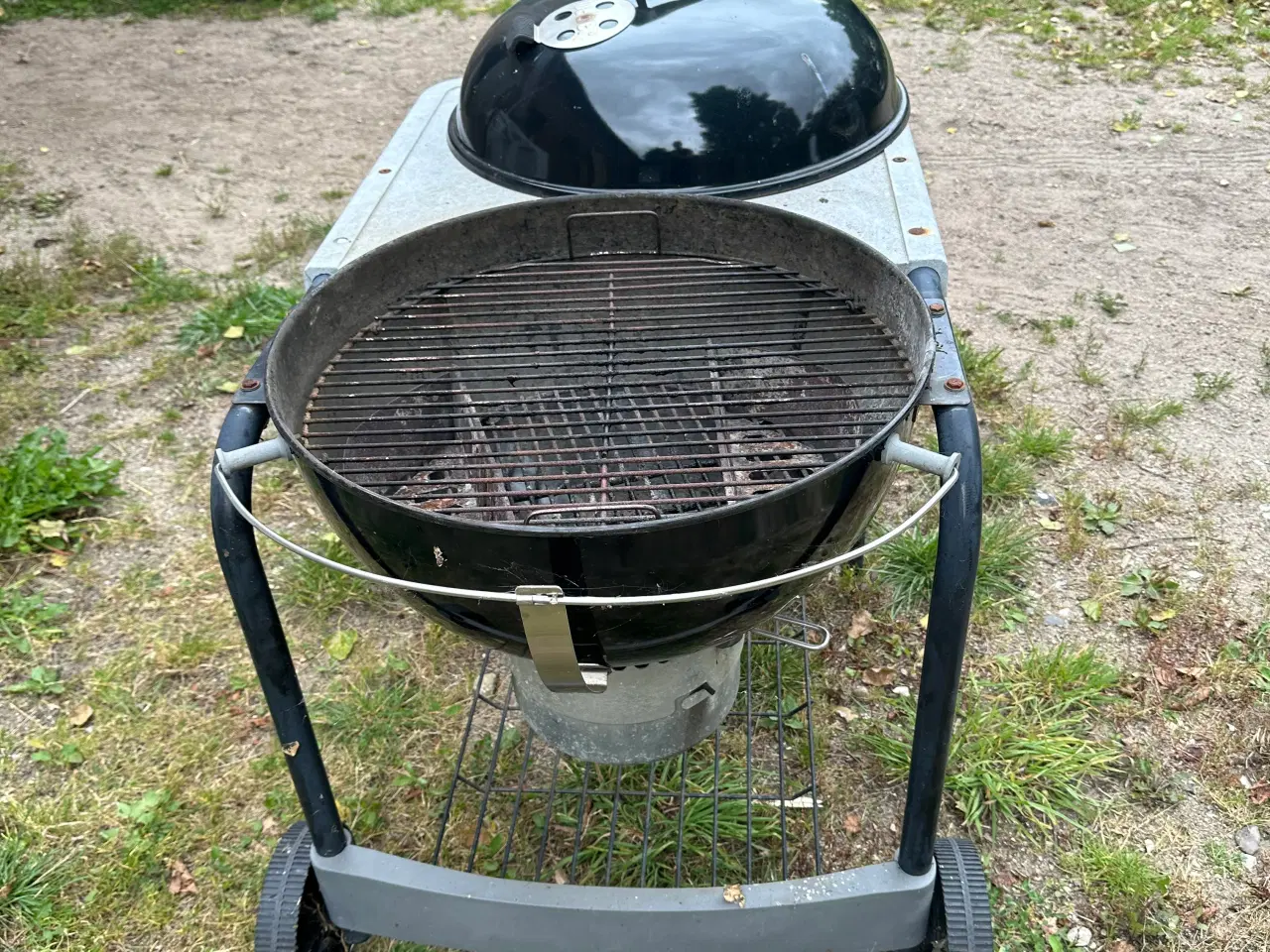 Billede 3 - Webergrill med bord ø57