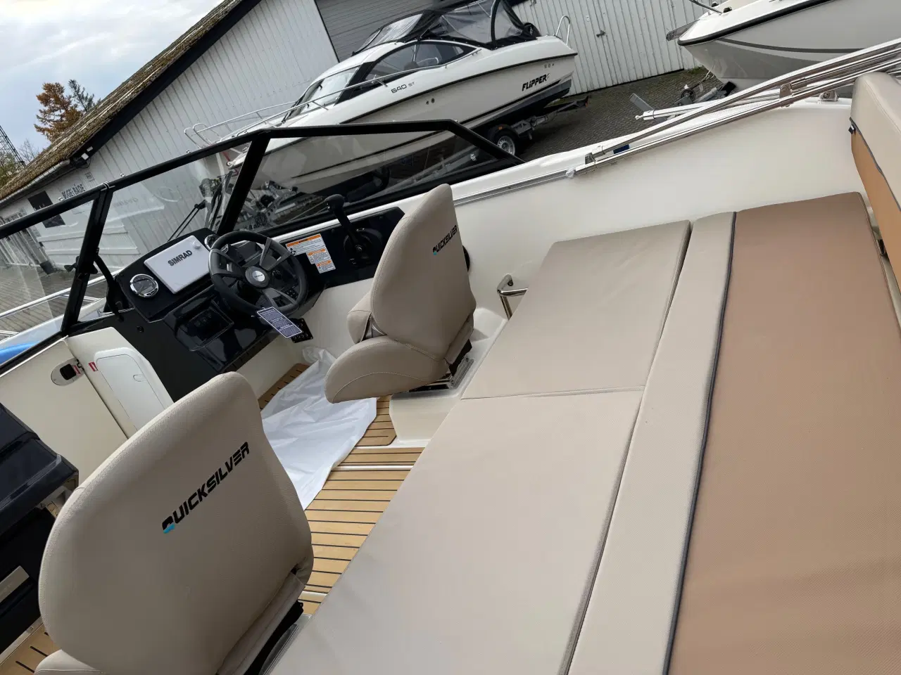 Billede 7 - Quicksilver Activ 555 Bowrider med F115 Mercury-EFI ProXS 4 takt 2,1L - Flot udstyret.