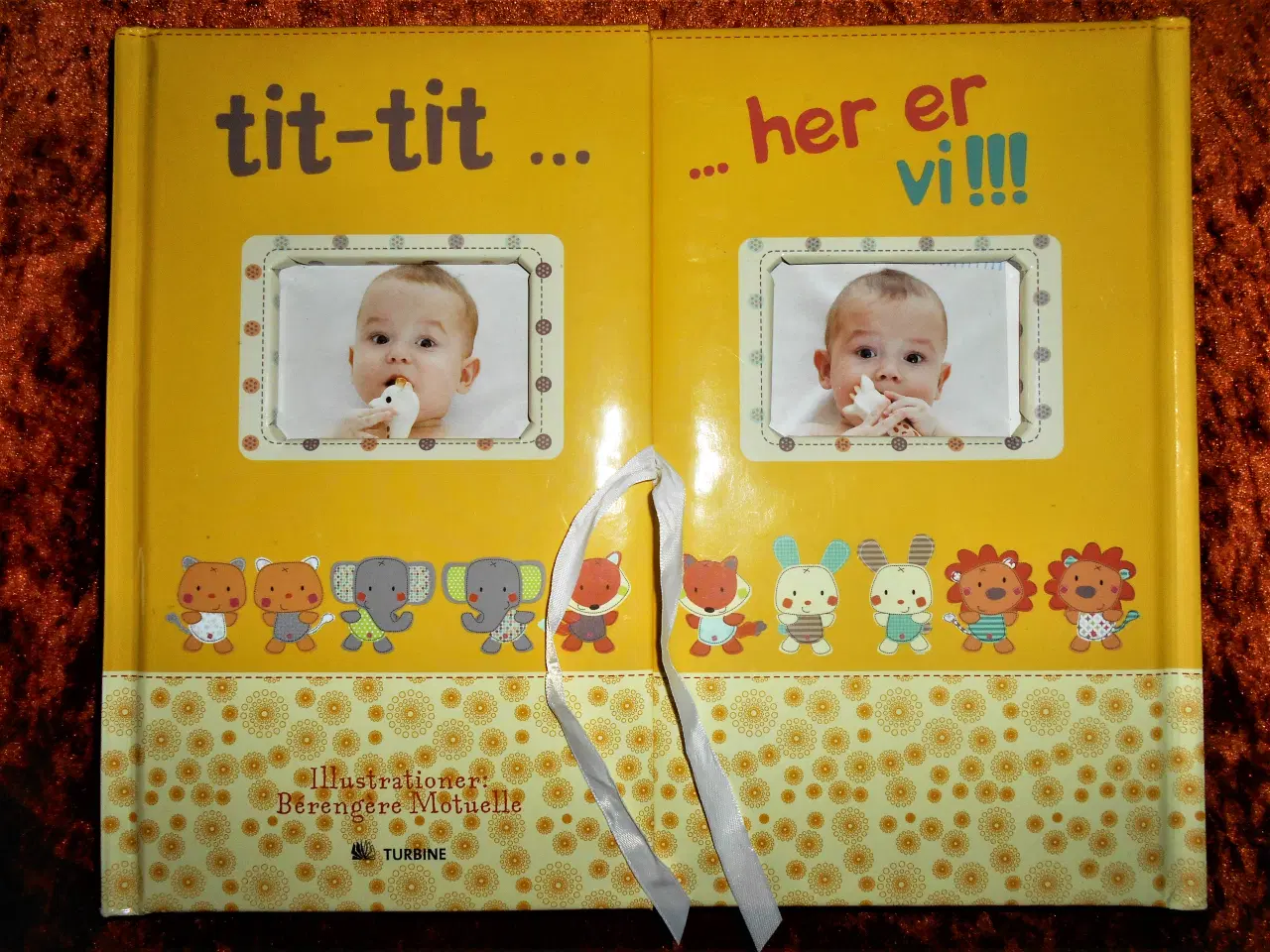 Billede 1 - Barnets bog med plads til tvillinger!