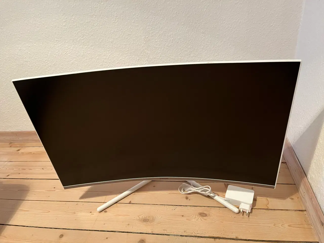 Billede 1 - Samsung U32R591 UHD 32" buet skærm