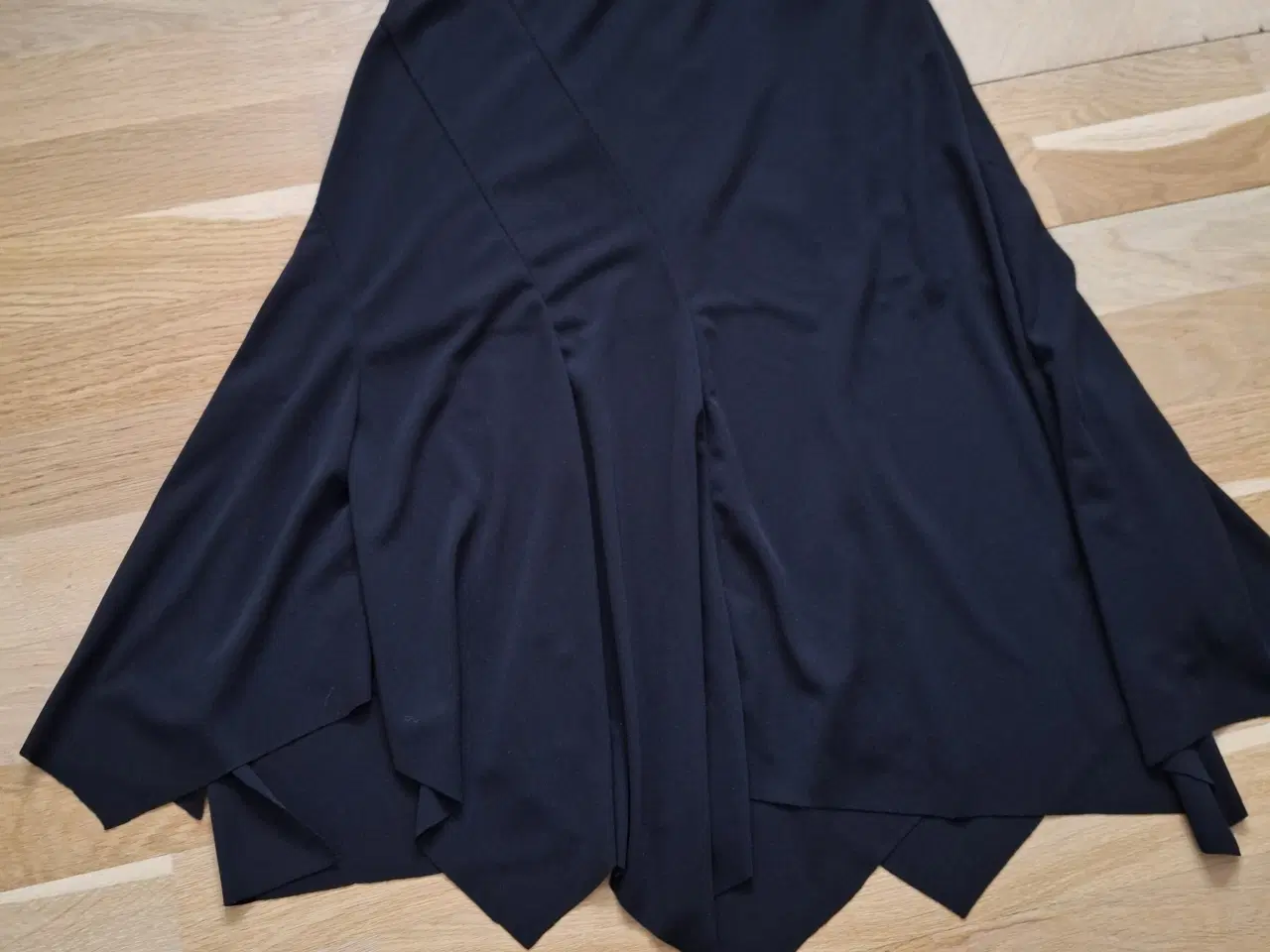 Billede 2 - Nederdel 	