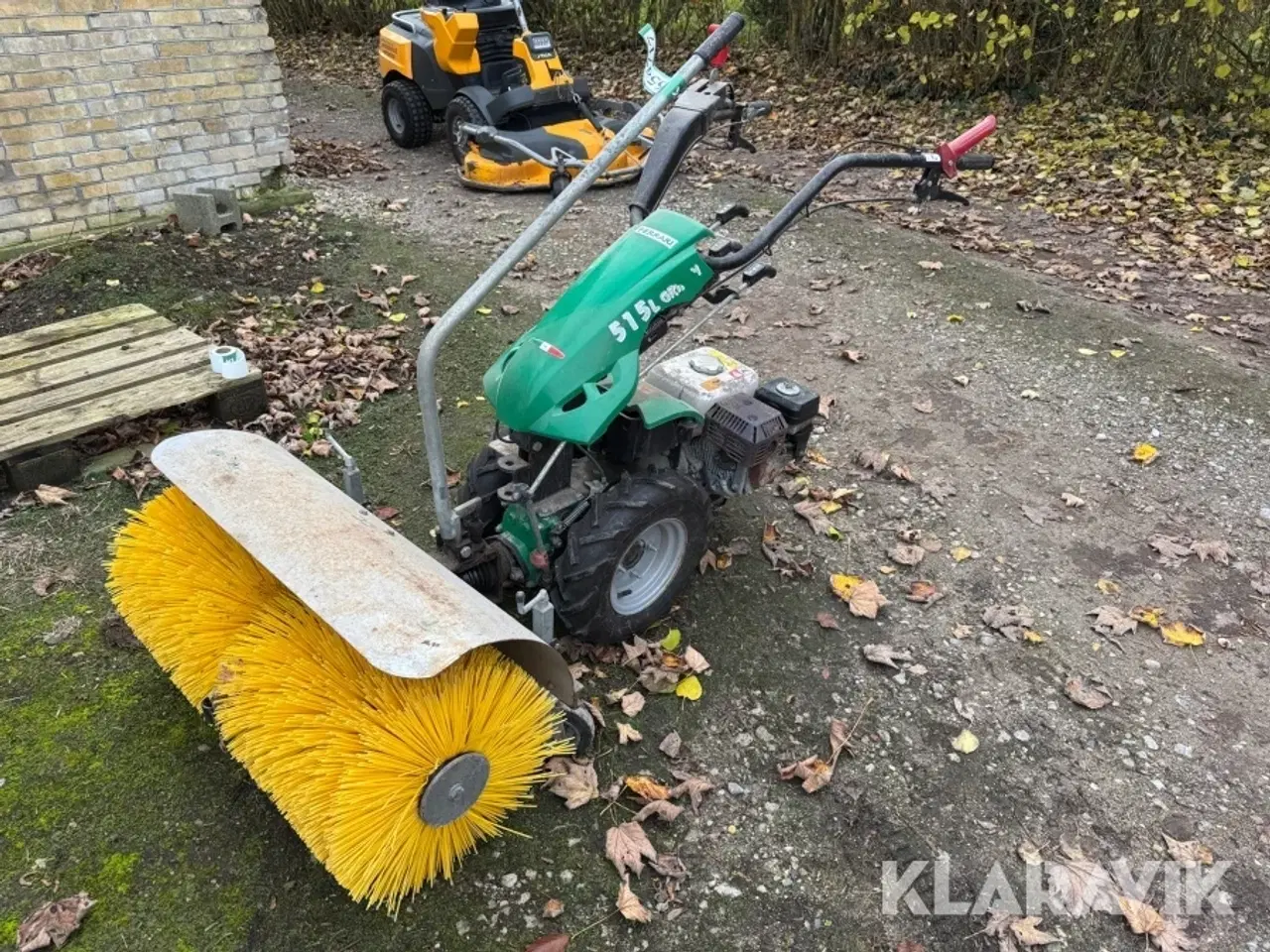 Billede 1 - Redskabsbærer med kost og sneplov Ferrari 515L grifon