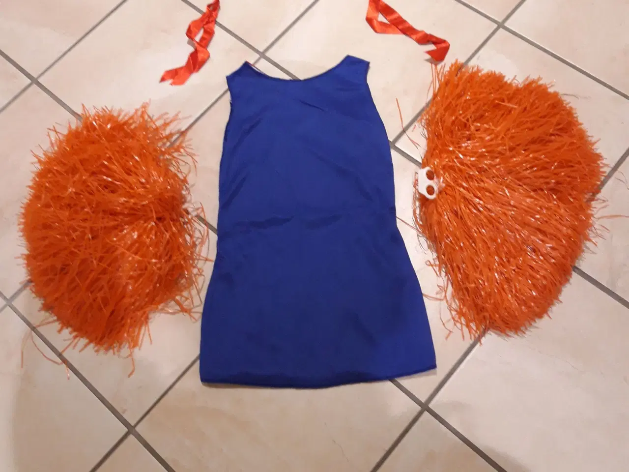 Billede 3 - Cheerleaderkostume str. 128